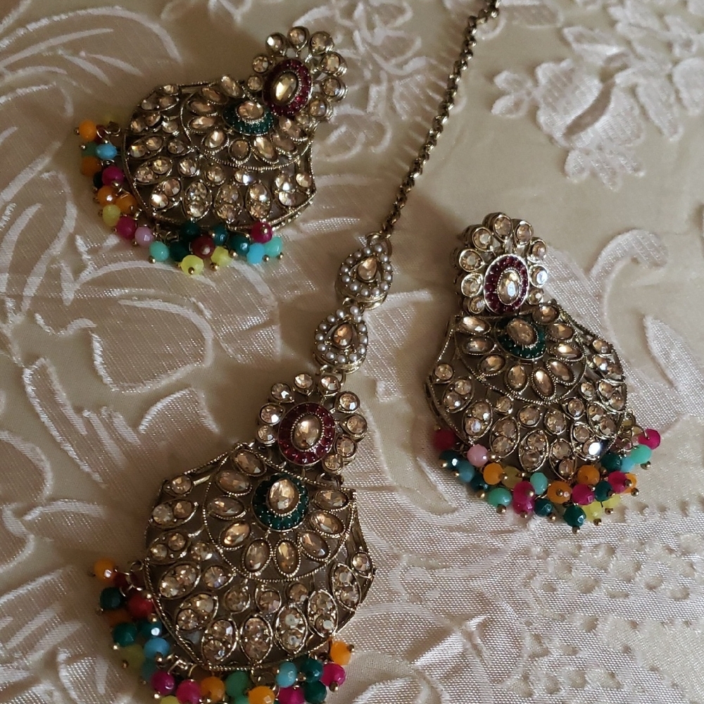 NWT, Elegant Multicolor Beads Indian Jewelry Set
